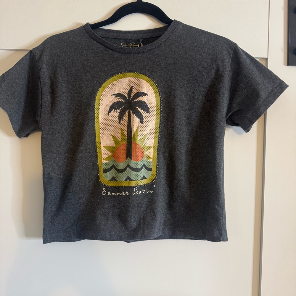 Jessica Simpson gray graphic T-shirt